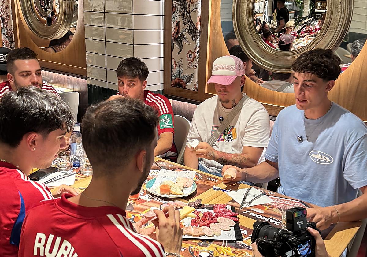 Saiko y Plex en La Cueva de 1900 de Santa Ana.