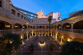 Planes de verano: Las notas de Lafourcade y Castro, acompañadas por los sabores de El Claustro