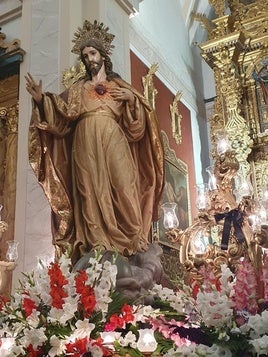 Con sus más de 3 metros de altura, el Sagrado Corazón de Jesús de Otura es una de las tallas más grandes de España