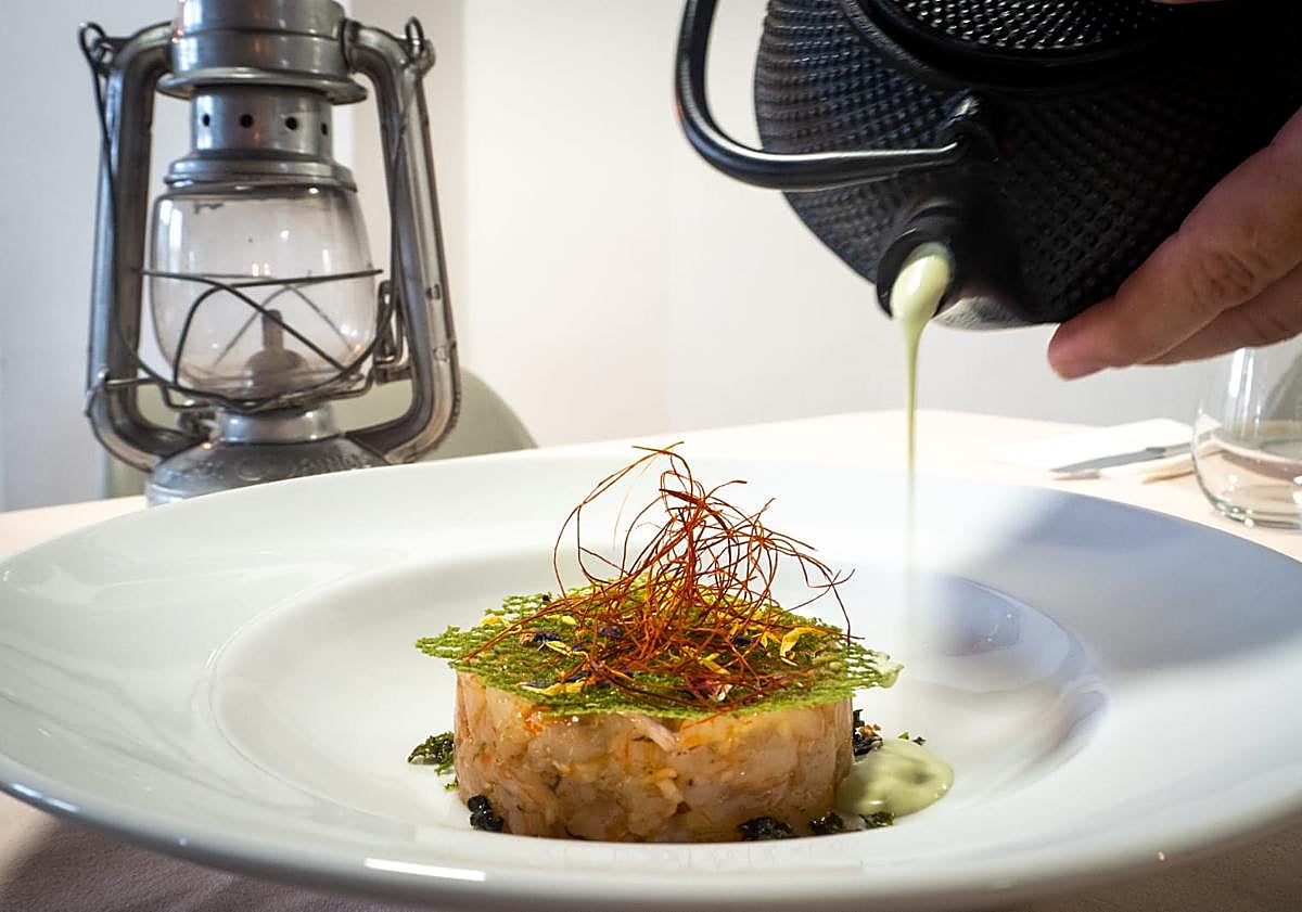 Imagen principal - Dentro del restaurante más pequeño de Granada: tres mesas y solo 10 clientes