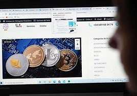Una persona estafada con criptomonedas.