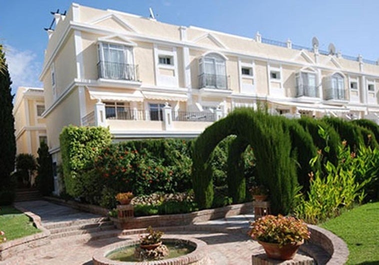 Esta dúplex en la zona más lujosa de la costa de Andalucía se vende a solo 30.000 euros