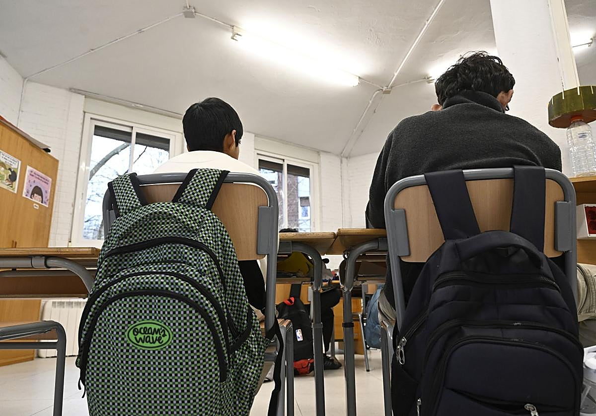 Un profesor andaluz pierde la plaza de funcionario tras falsificar su historial de delitos sexuales