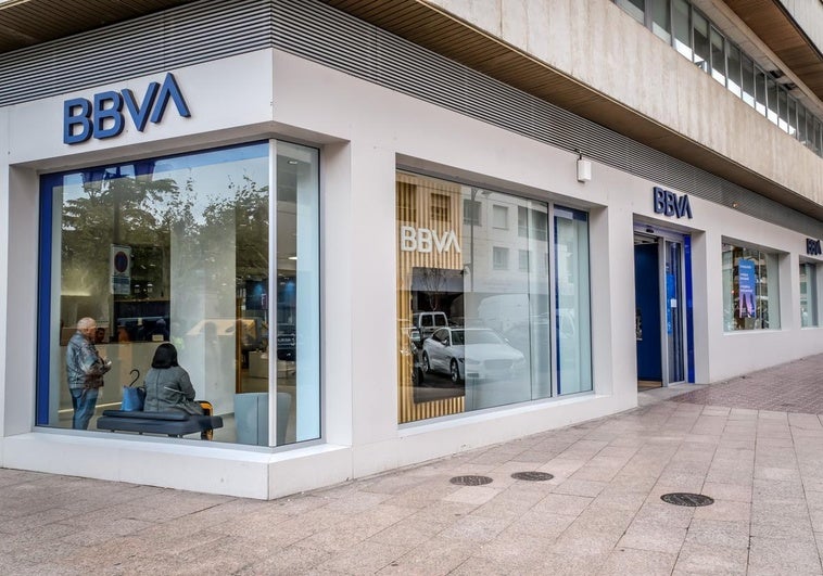BBVA alerta a sus clientes de una estafa a través de mensaje al móvil