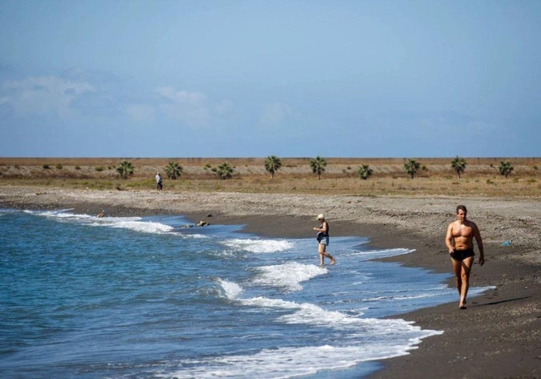 Recomiendan evitar el baño en la Playa de El Pozuelo por presencia de bacterias fecales