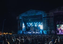 Lleno de madrugada en el recinto ferial donde se celebra el festival.