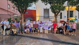 Concentración para condenar los últimos crímenes machistas en España.