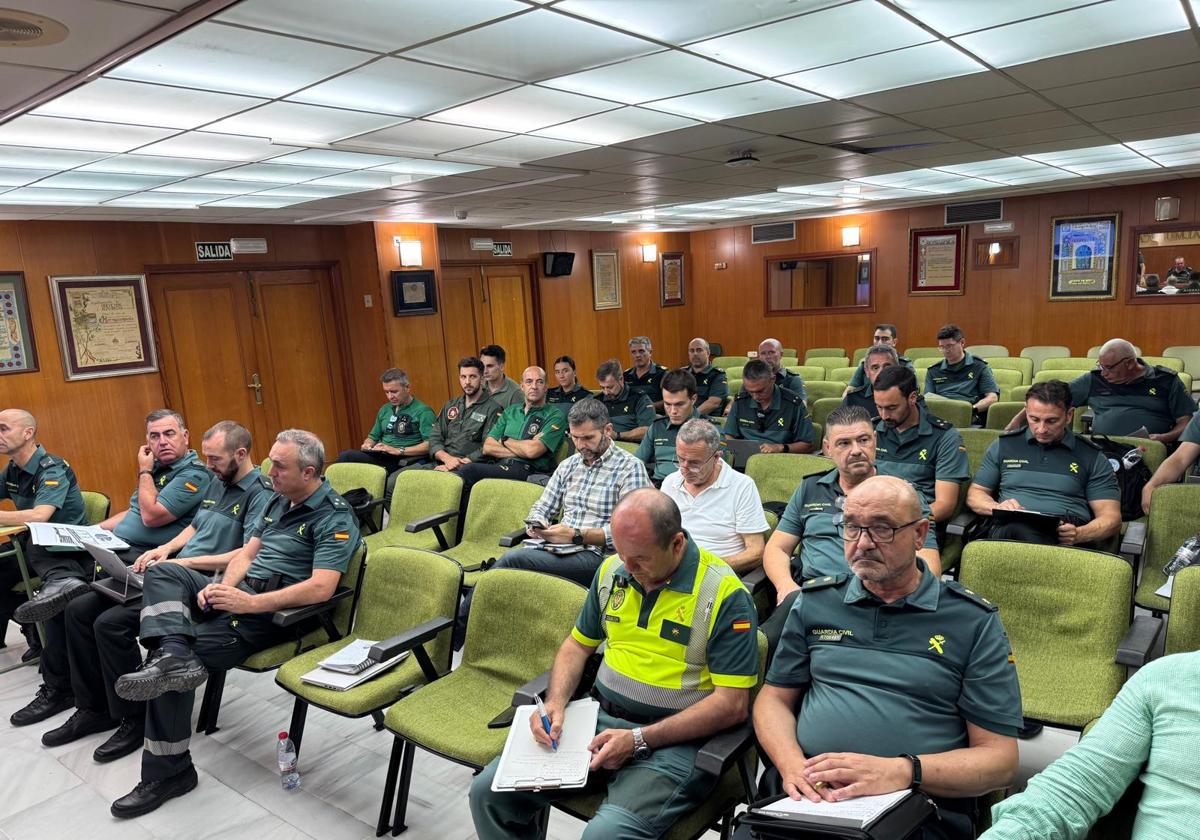 Los mandos de la Guardia Civil de Granada se reúnen en...