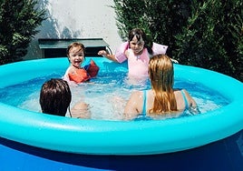 Aviso de la Junta a padres y madres andaluces: mirad las etiquetas de los manguitos de vuestros hijos