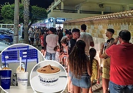Clientes haciendo cola en la Heladería Perandrés de Salobreña.