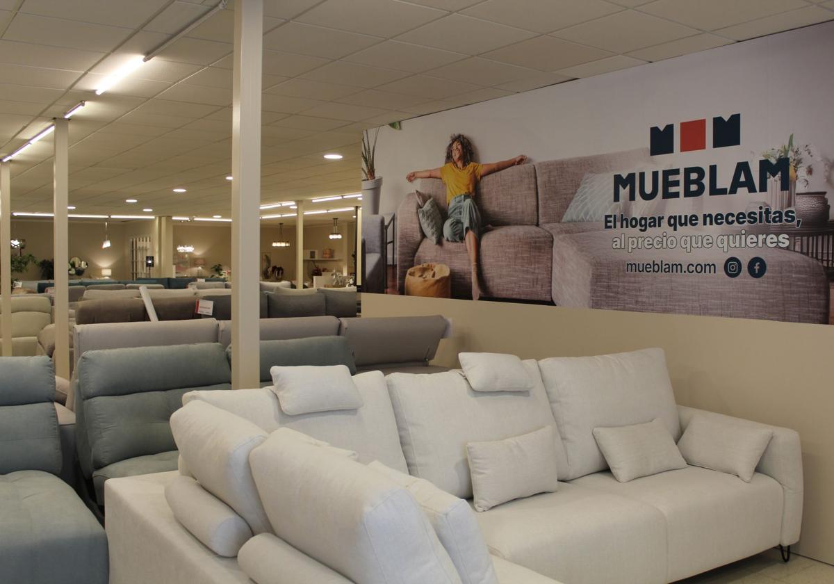 MUEBLAM agradece la buena acogida de su tienda en Granada con un...