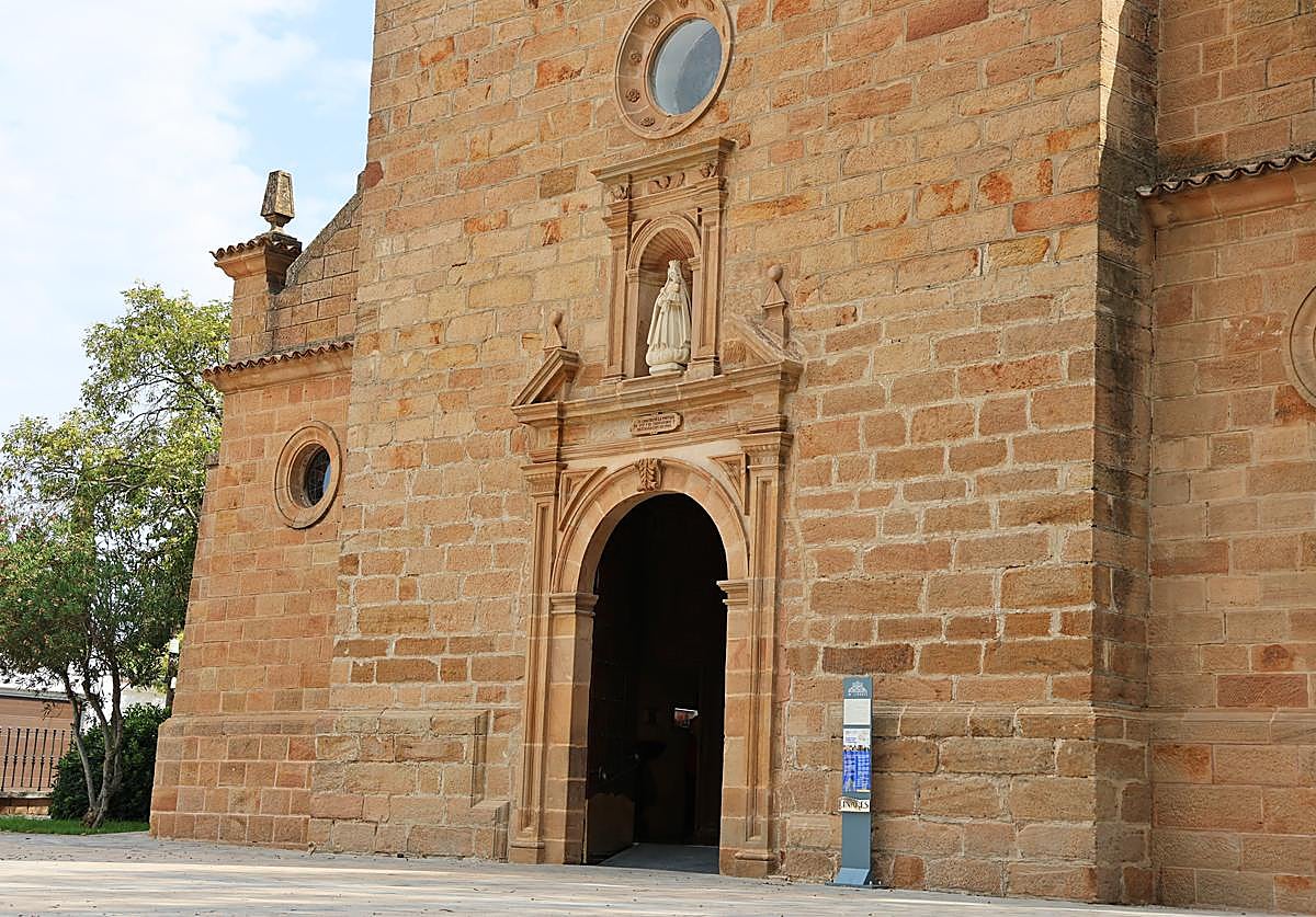 Portada del Santuario de Nuestra Señora de Linarejos.