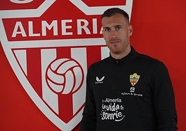 Fernando es parte del escudo de la UD Almería.
