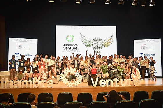 Entrega de premios de Alhambra Venture en el escenario del Palacio de Congresos de Granada.