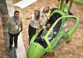 Un autogiro instalado en el Palacio de Congresos con motivo de la celebración de Alhambra Venture.