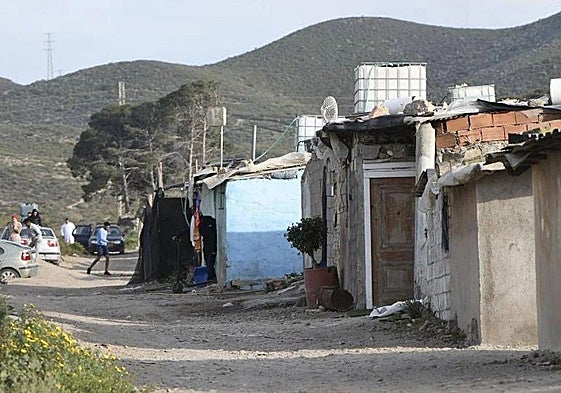 Apdha señala una «grave responsabilidad institucional» tras la muerte de un migrante electrocutado en Níjar