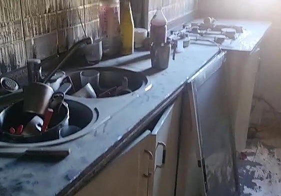 Estado en el que quedó la cocina del piso.