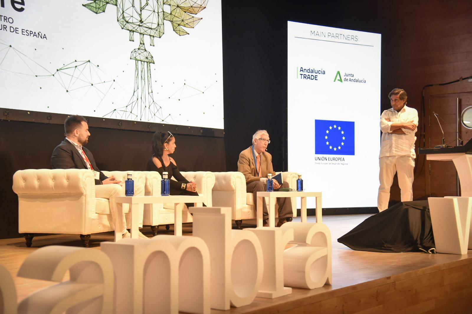 «La tecnología dual es un sector que cuenta con el...