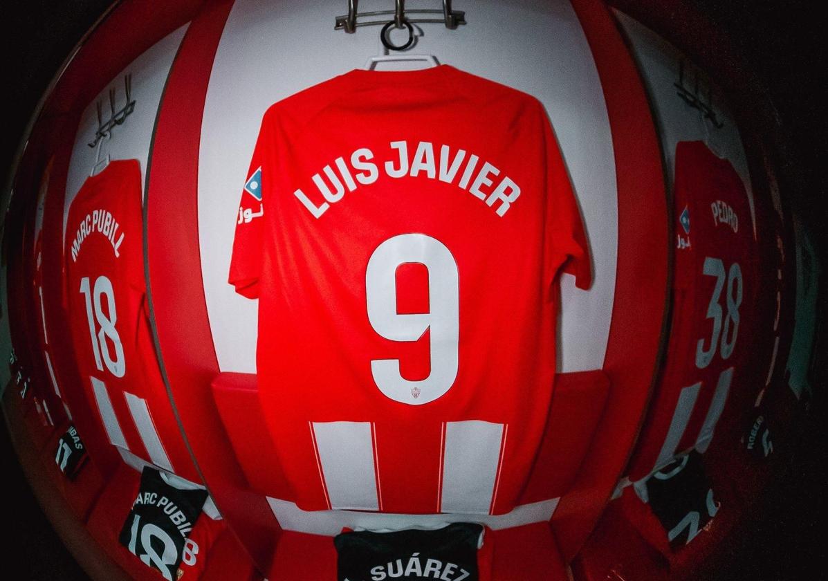 Luis Javier Suárez, el centro del mundo para la UD Almería.