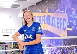 Ornella Vignola posa en las instalaciones del Everton.