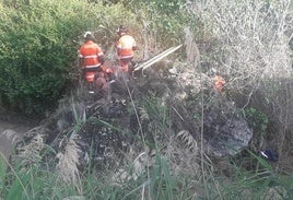 Bomberos de Guadix en el Pozo de la Raja en una actuación anterior