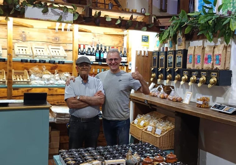 La tienda de Granada que ofrece café de especialidad y productos locales «hechos con cariño»