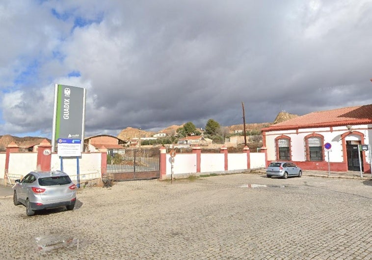 Un apuñalado en una reyerta junto a la estación de tren de Guadix