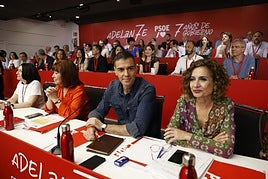 Pedro Sánchez y María Jesús Montero en el congreso del PSOE.