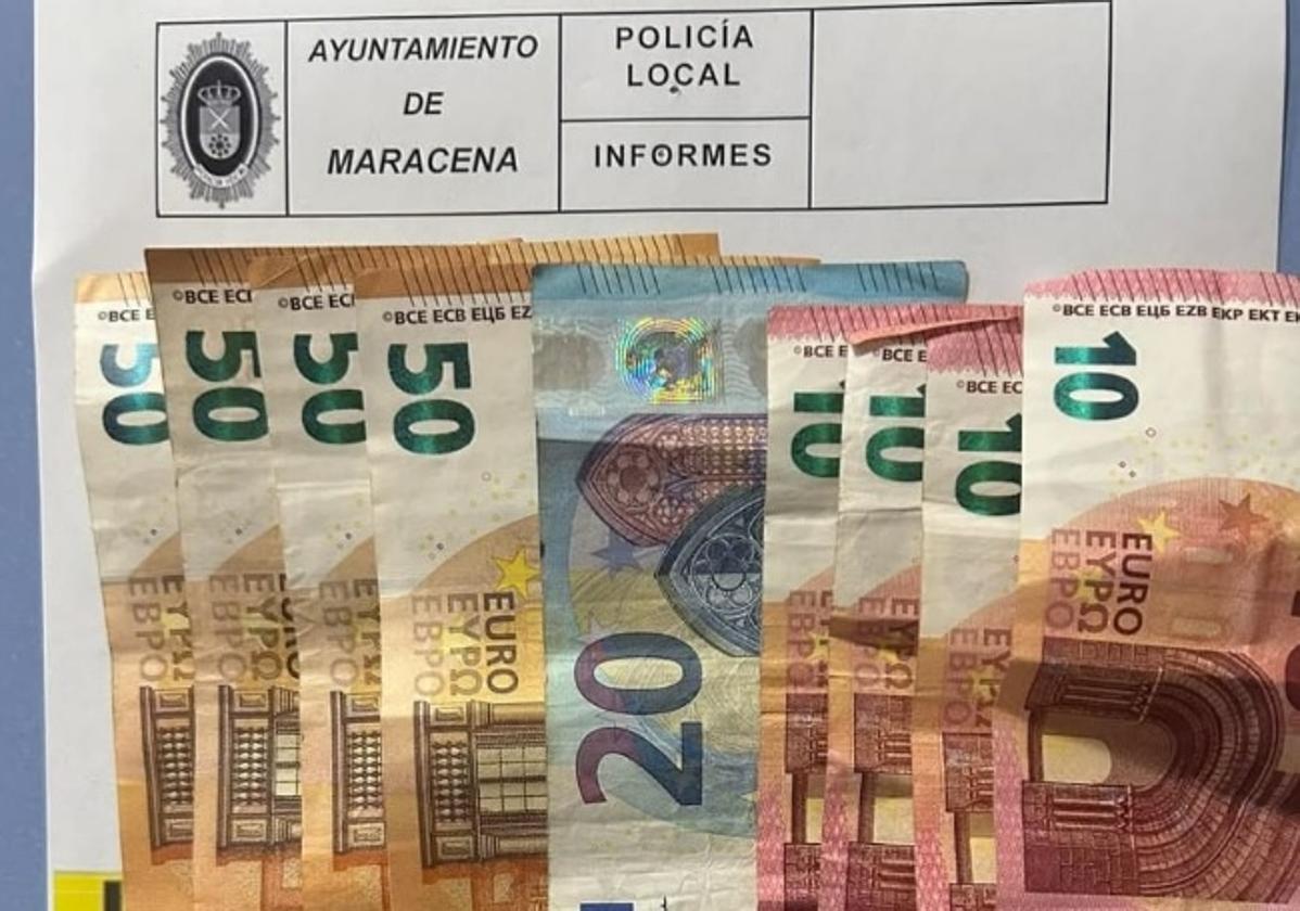 Billetes encontrados dentro de la cartera entregada a la Policía Local de Maracena.