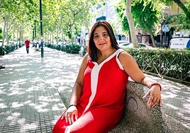 Almudena Gómez posa para IDEAL en el Zaidín, el barrio en el que reside actualmente.