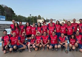Algunos miembros del equipo máster de natación del Universidad de Granada.