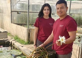 Marly Muñoz y su pareja Jorge Eduardo Pipicano, gerentes del vivero.