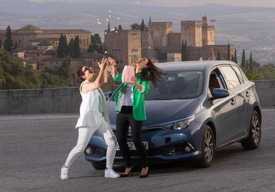 Telma & Louise. Cristina Porta y Tamara Istambul, en el mirador de la Abadía del Sacromonte.