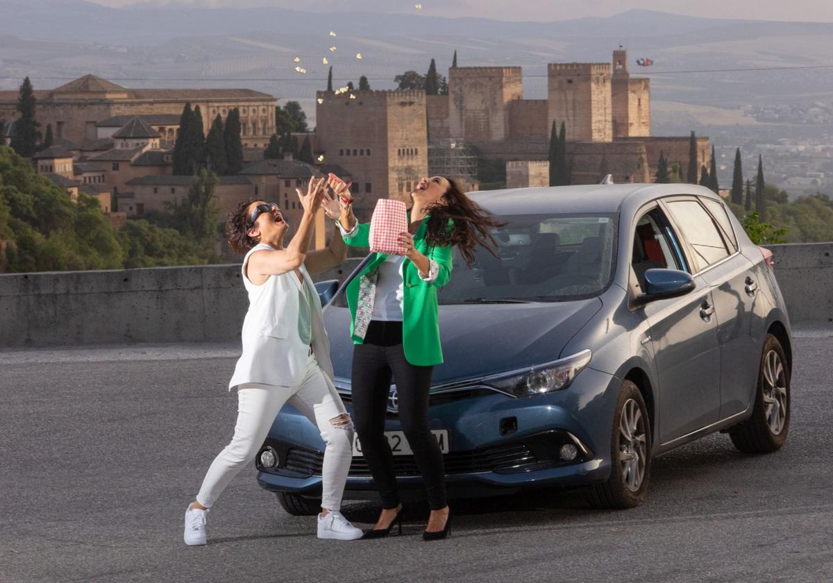 Telma & Louise. Cristina Porta y Tamara Istambul, en el mirador de la Abadía del Sacromonte.