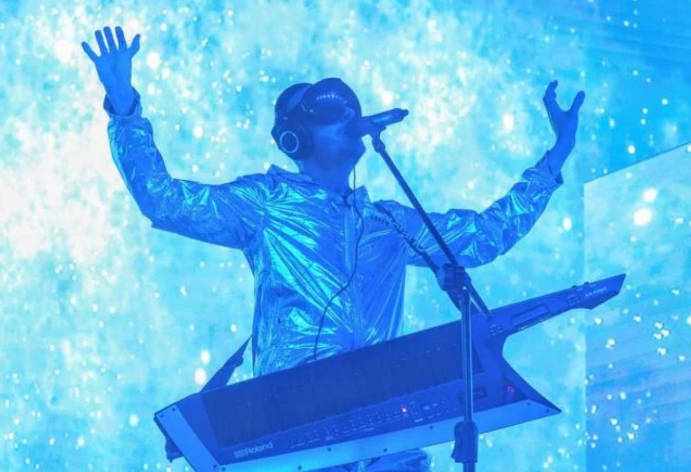 Guille Milkyway, líder de La Casa Azul, en un momento de una actuación.