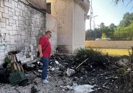 La sede de UGT en Motril deteriorada por la presencia un 'okupa'
