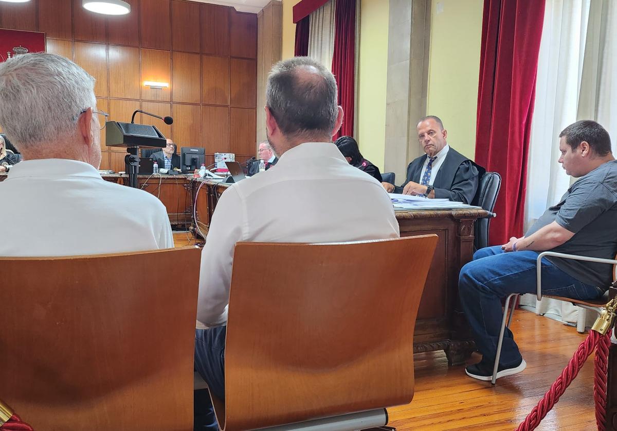 El abogado de la defensa pregunta a los psicólogos.
