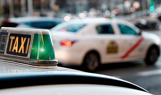 Atraca a un taxista con una jeringuilla con sangre en su cuello