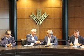 Acto de la firma del acuerdo.