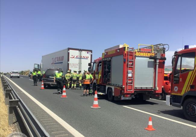 Actuación de Bomberos de Diputación. tras el accidente en Guadix.