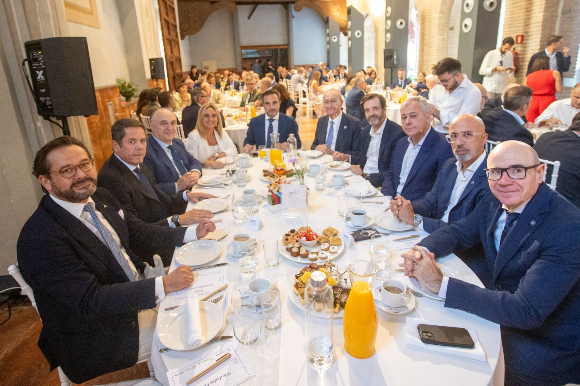 Las imágenes del desayuno con líderes en Granada