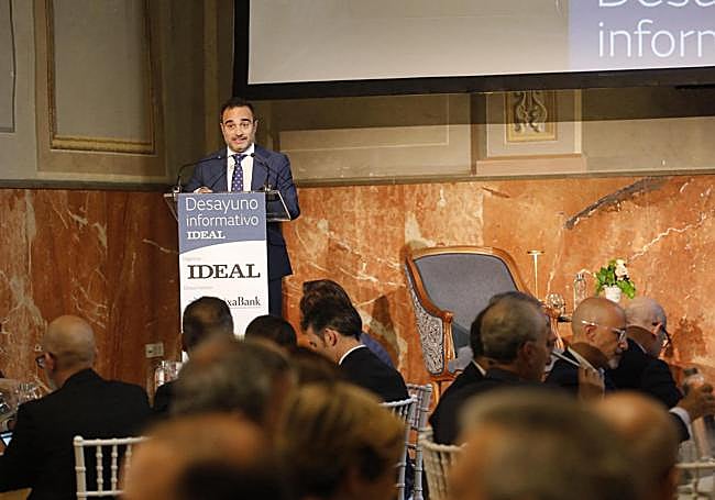 El director de IDEAL, Quico Chirino, ha sido el encargado de dirigir la tertulia.