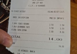 «Para todos los que decís que es imposible, la cuenta de un bar de Granada: 7 euros por persona bebida +3 tapas»