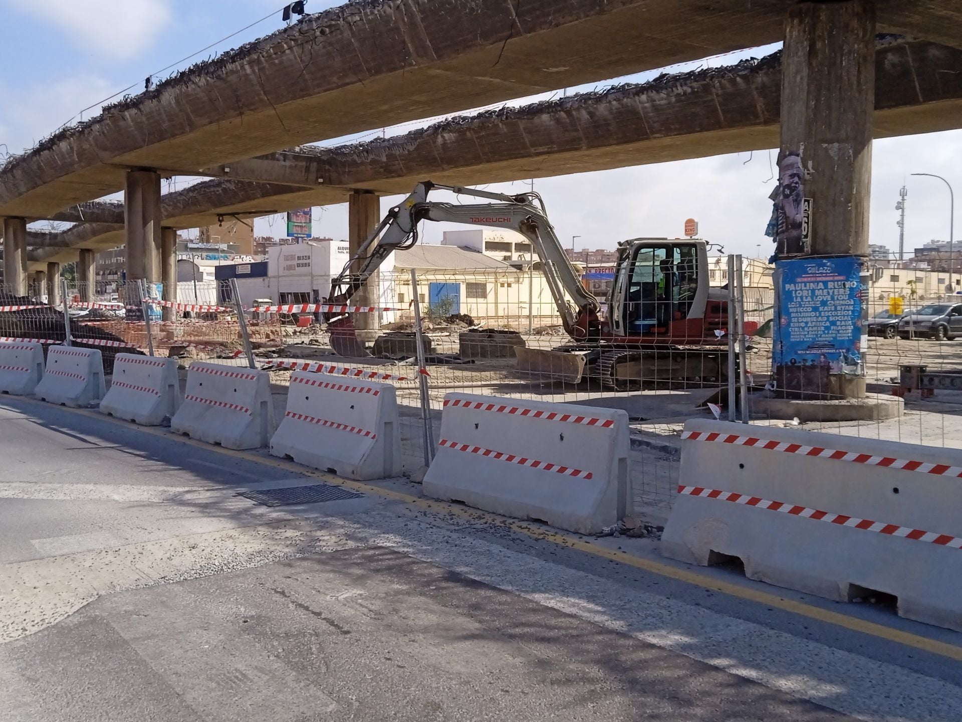 Así luce la avenida del Mediterráneo sin parte de su puente
