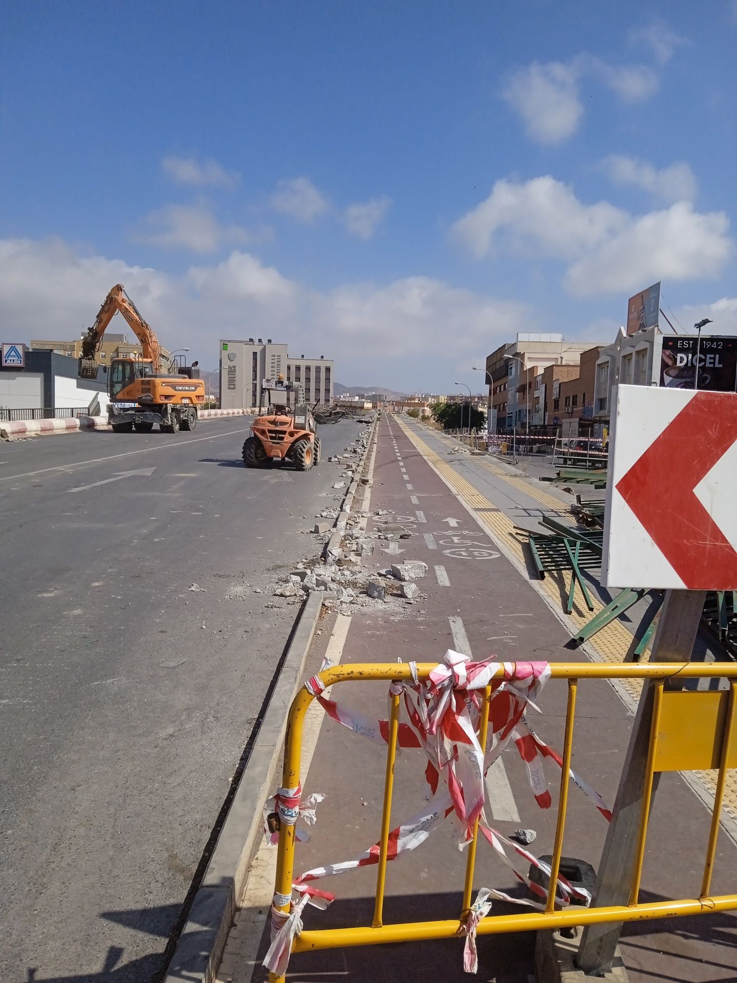 Así luce la avenida del Mediterráneo sin parte de su puente