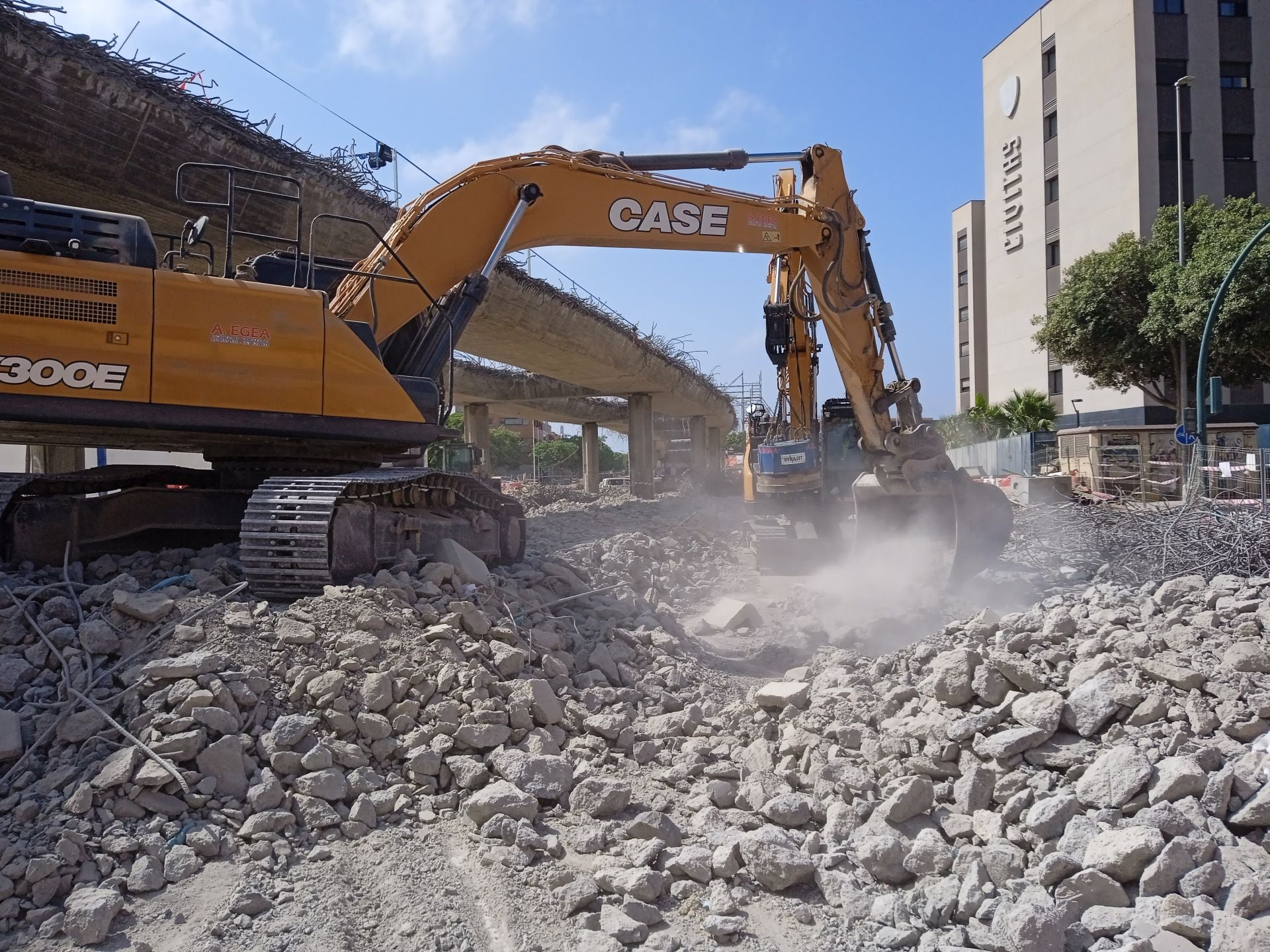Así luce la avenida del Mediterráneo sin parte de su puente