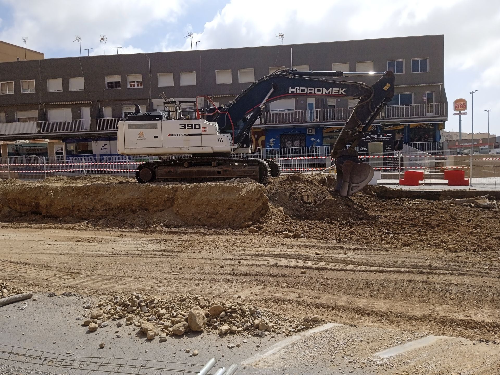 Así luce la avenida del Mediterráneo sin parte de su puente