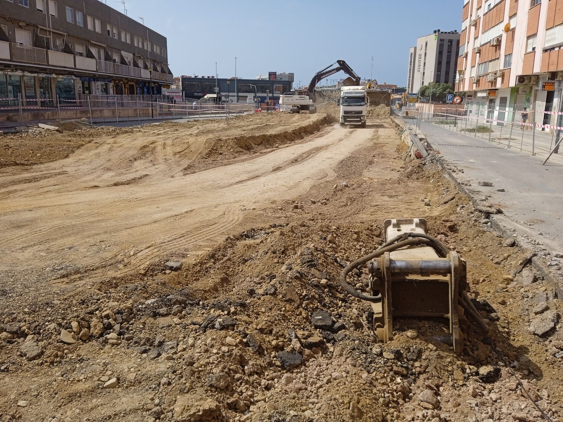 Así luce la avenida del Mediterráneo sin parte de su puente