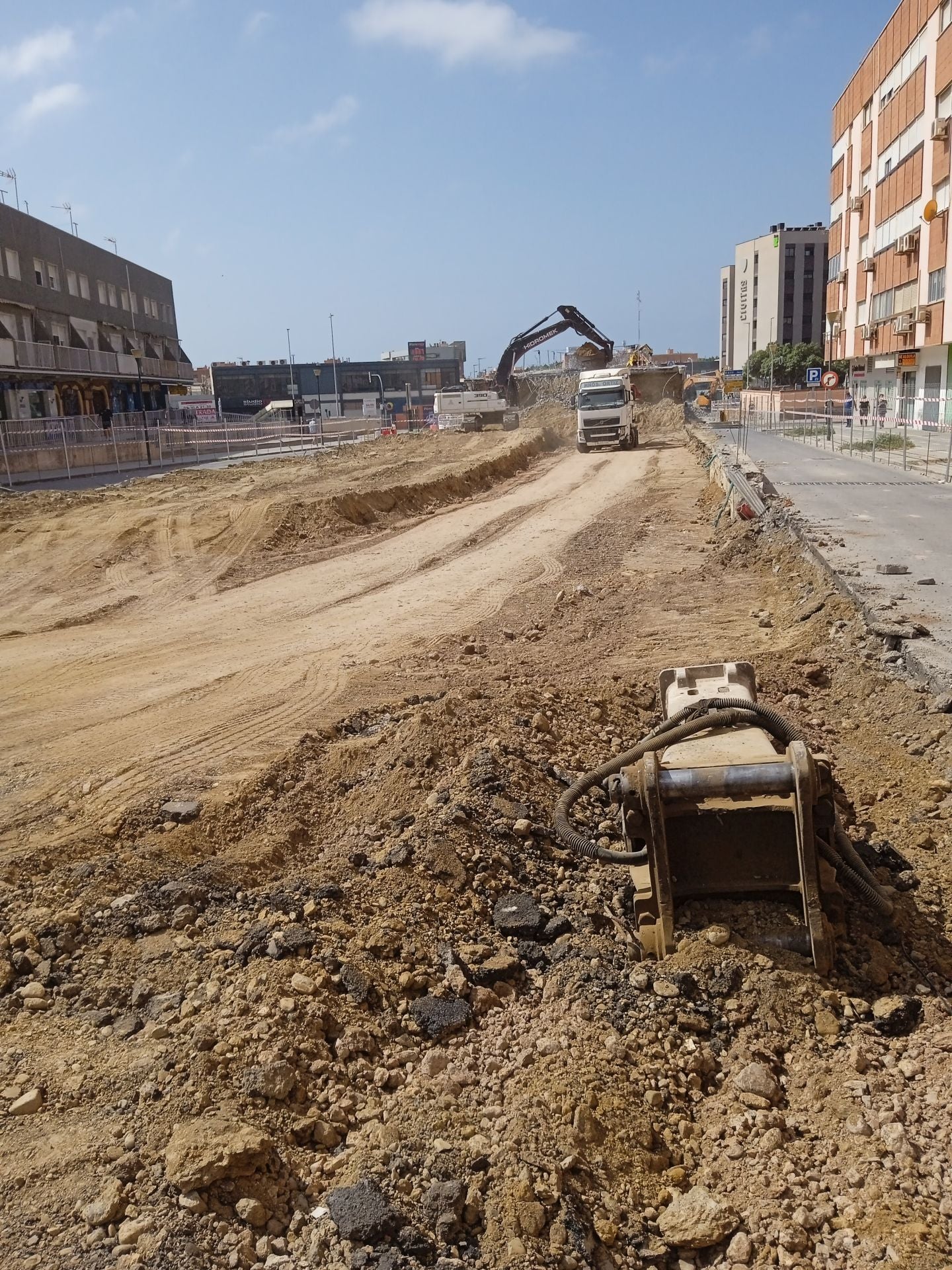Así luce la avenida del Mediterráneo sin parte de su puente