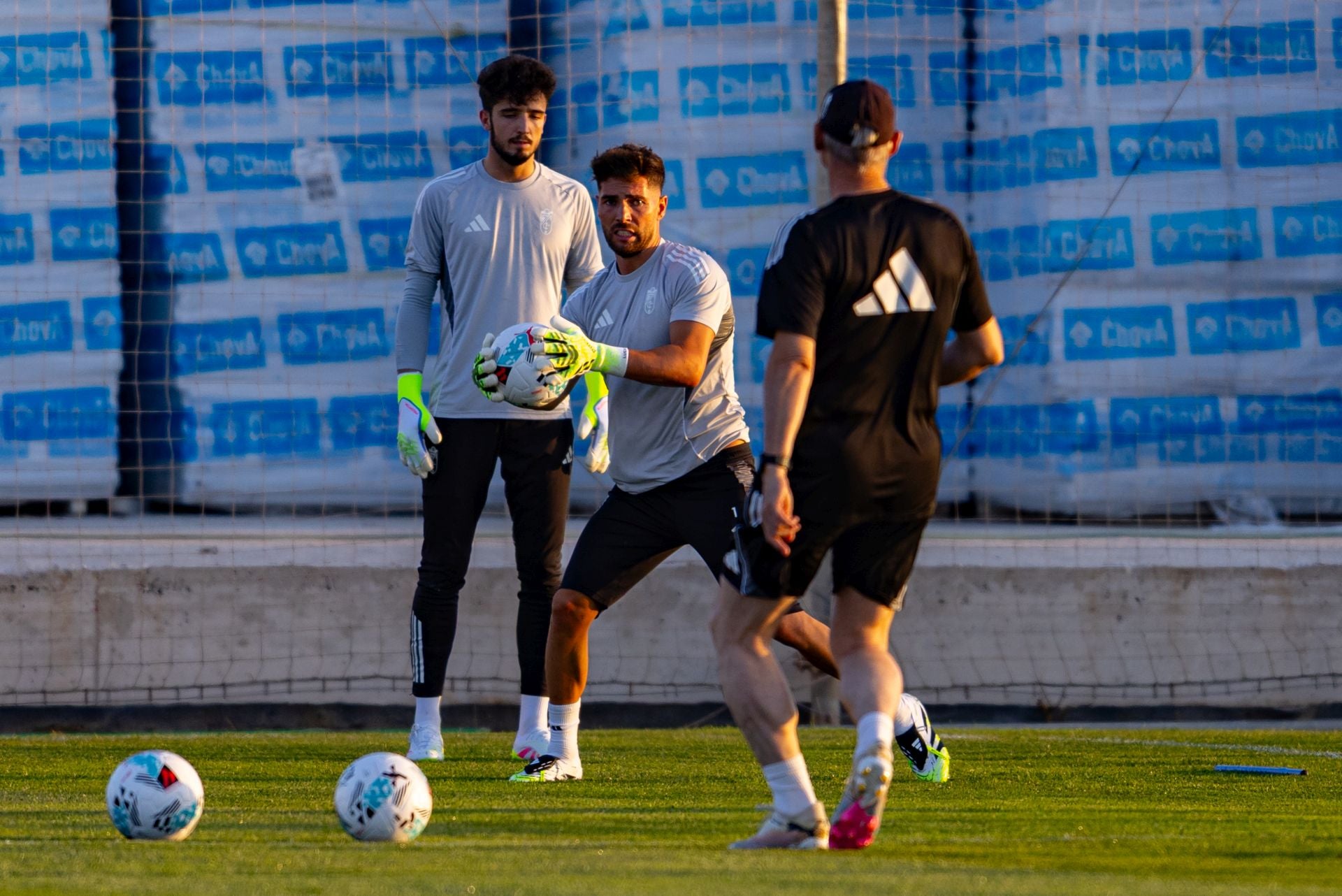El primer entrenamiento de la pretemporada del Granada, en imágenes